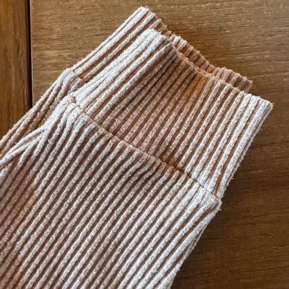 ALO ribbed tan joggers - Picture 2 of 5